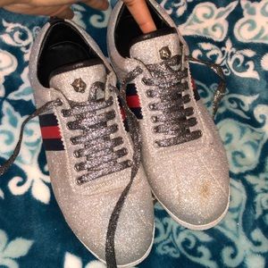 SELLING MY GUCCI SNEAKERS. Fairly new. Worn 4x.